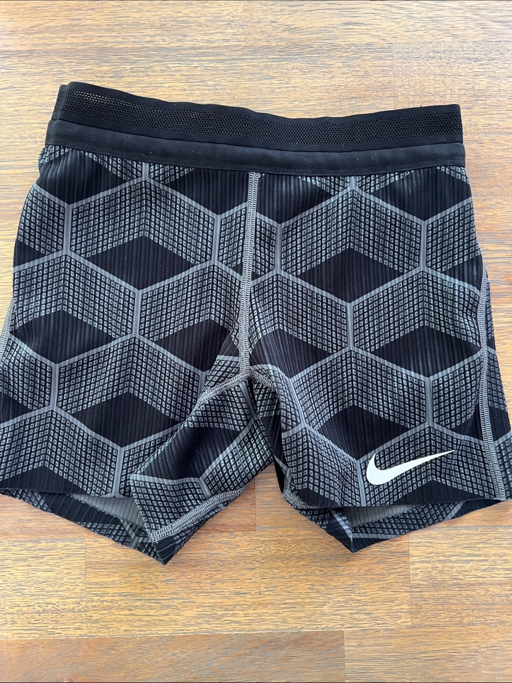 Nike Women’s Gray and Black Aerowswift Active Shorts XS